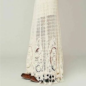 Free People Mi Amore crocheted bohemian Maxi Skirt in beige cream. Size 8